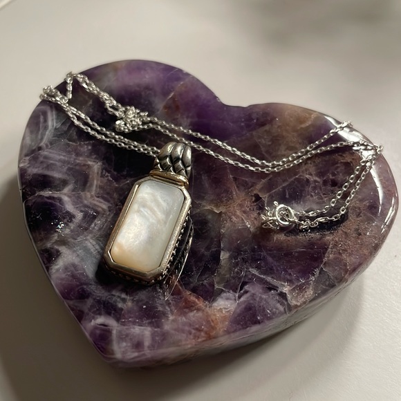Jewelry - Gorgeous Mother of Pearl Pendant on 925 Silver Chain